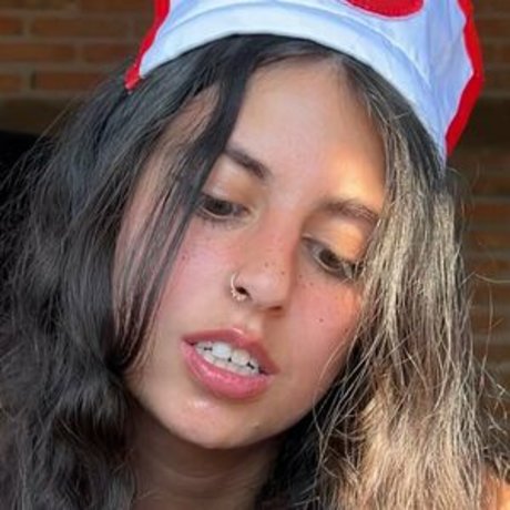 ittybittycherry model nude photos