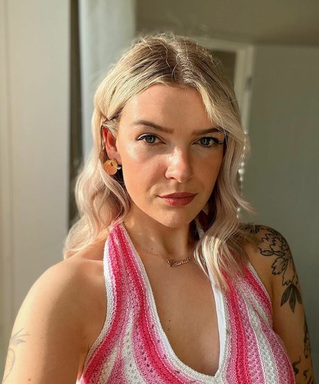 Emmalition model porn gallery