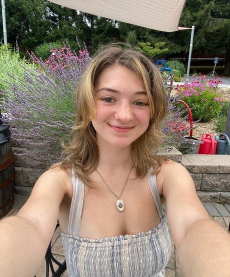 Lolwhatgod pretty pornstar photo