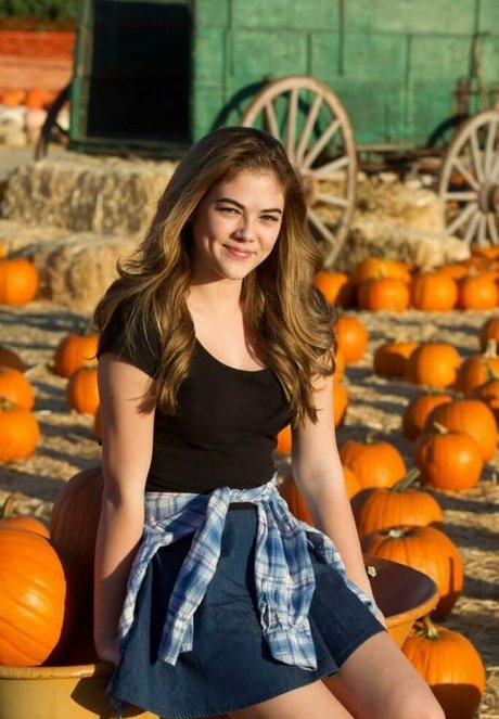 McKaley Miller model xxx img