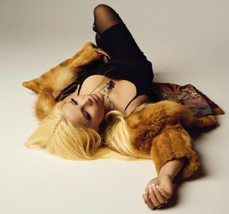 Inde Navarette nude star img