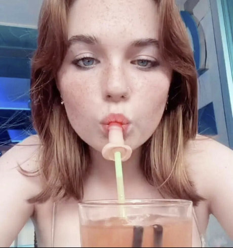 Beaux ASMR art model pics