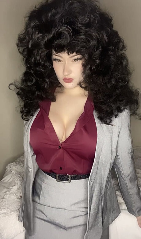 venom wifey exclusive model img