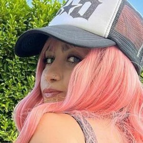 shyonthelow adult actress pic