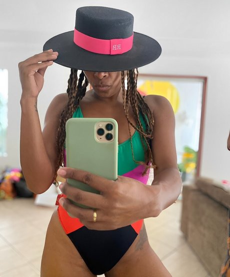 moms onlyfans erotic img