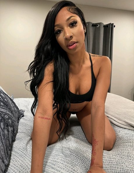lightskinkim sexy star pic