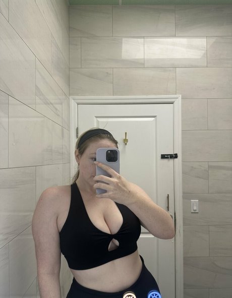 Brecht Apologist star pornographic pic