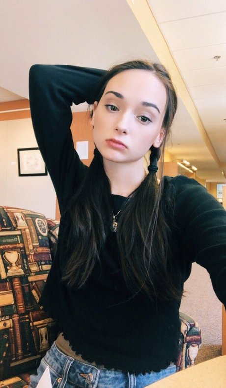 Emma Lilly model perfect photo