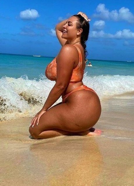 Hannah Olivia star exclusive pics