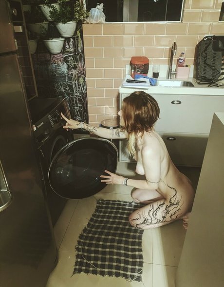 Amanda Atkinson model perfect pic