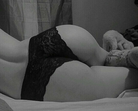 Amanda Atkinson model sexy img