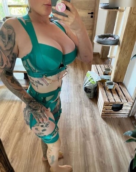 babe brunette onlyfans pornos img