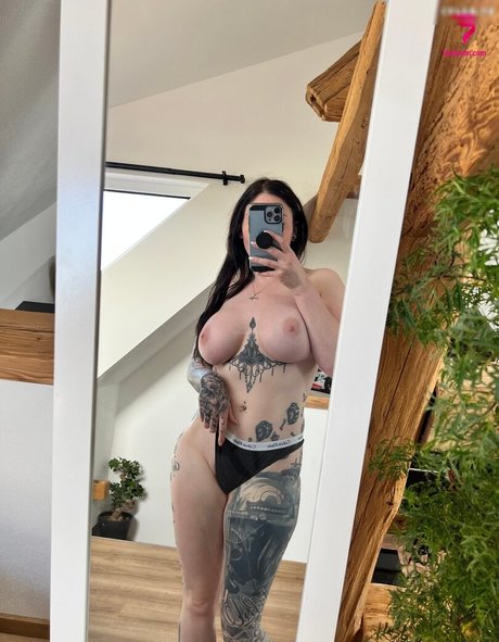 Little Princess Hedi star nude archive