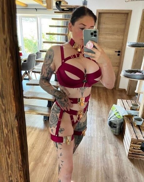 Little Princess Hedi nude model image