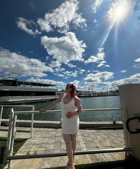 Hanna Luukkonen erotic model img