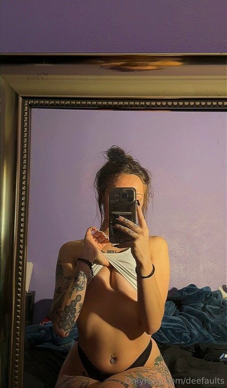 deefaults model adult pic