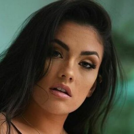 zoogirlq model top photos