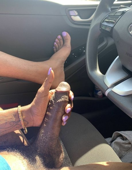 curvy muscle onlyfans hot naked picture