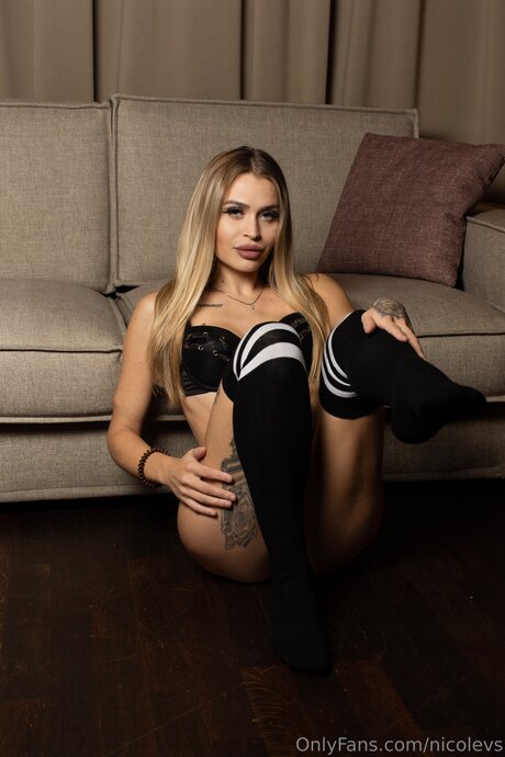 Nicolevs sexy pornstar pic