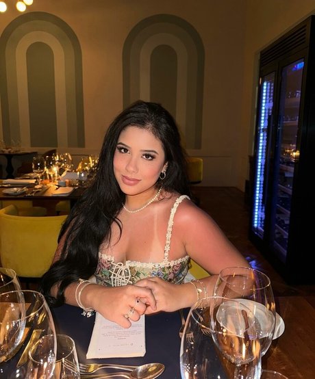 Cinthia Cruz star sexy pic