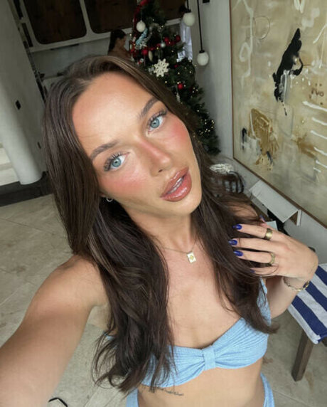 FlirtySienna nude star photo