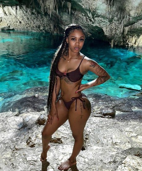 Yuno Zaza pornstar high quality img