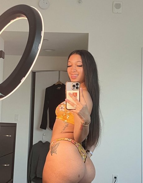 celinaxoxo high quality model image