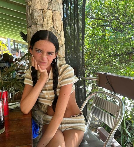 Olivia Neill pornstar erotic image