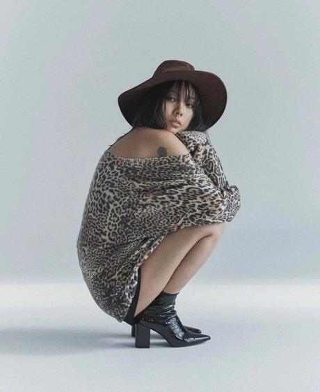 Lee Hyori model top photo