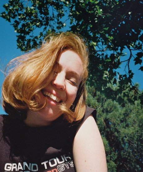 Hannah Einbinder xxx actress photo