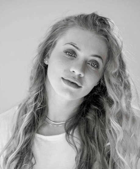 Leana Kaplan model top galleries