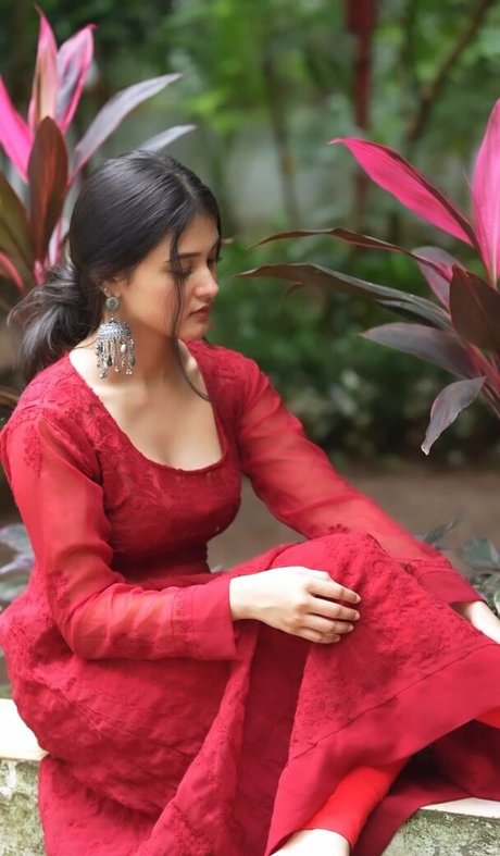 Aayushi Verma star free pictures