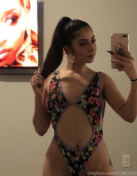 Sara Mariam high quality pornstar image