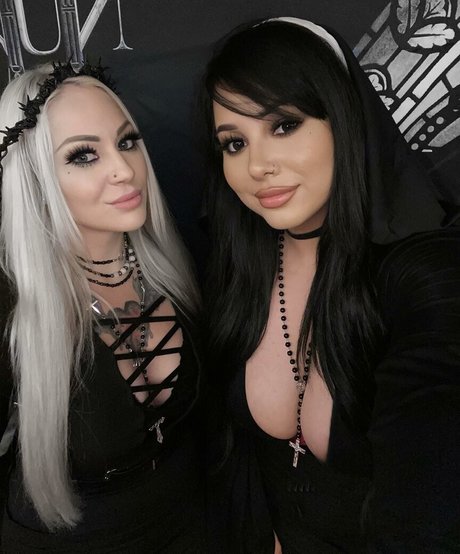 Vampxra_ star naked photos