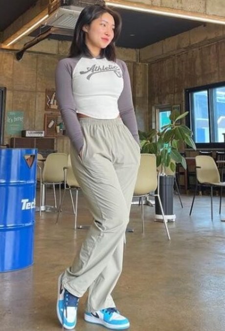 Beo Deul Jeong_ porn star image