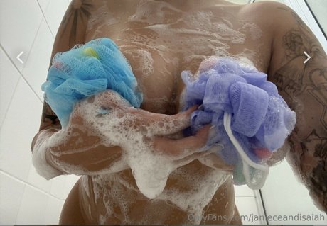 janieceandisaiah nudes model images