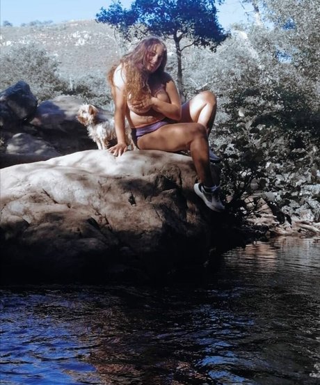 elviabombon Profile photo