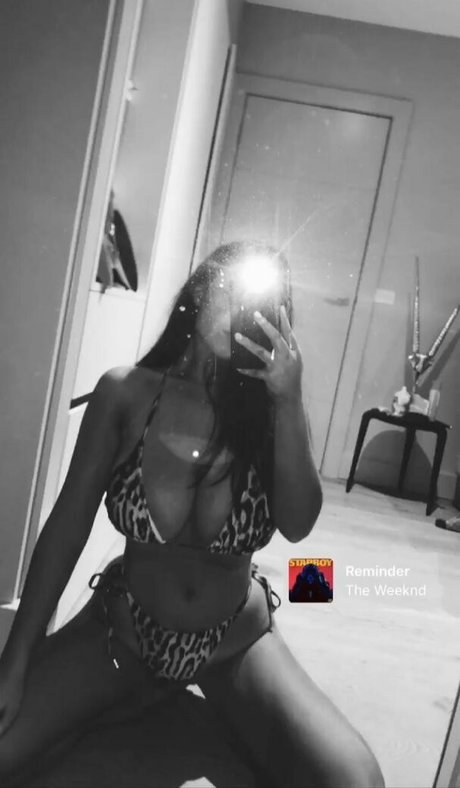 Darcy Buchan star sexy photos