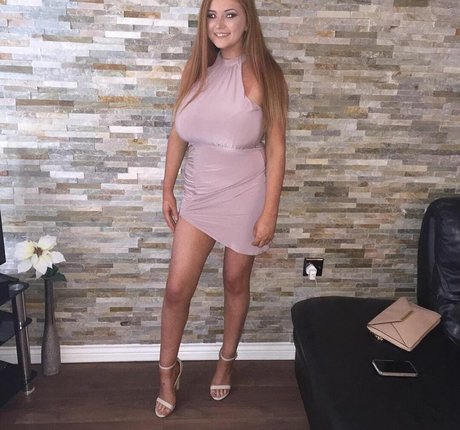 Amy Heslop naked model image