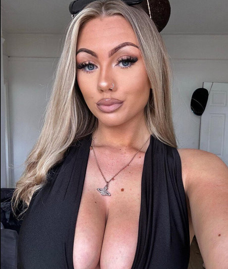 Abi Greasley porn model pics