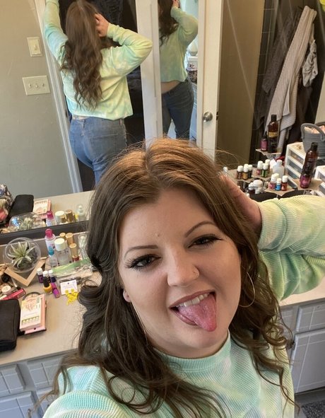 queen of spades pretty pornstar pics