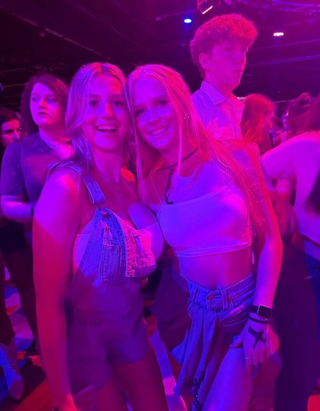 Carsen R model best pic