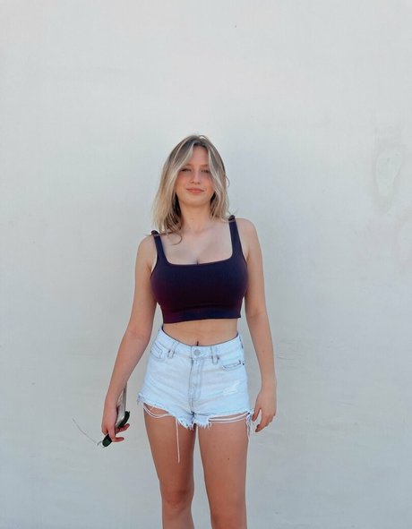 Carsen R pretty model pictures