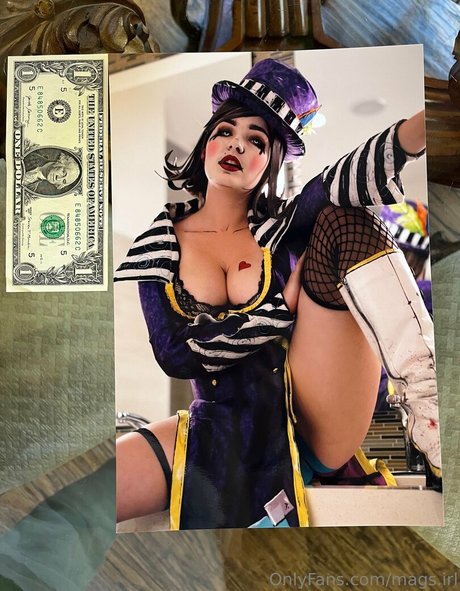 Mags IRL pornographic model archive