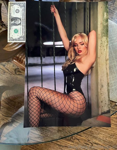 Mags IRL star nude photos