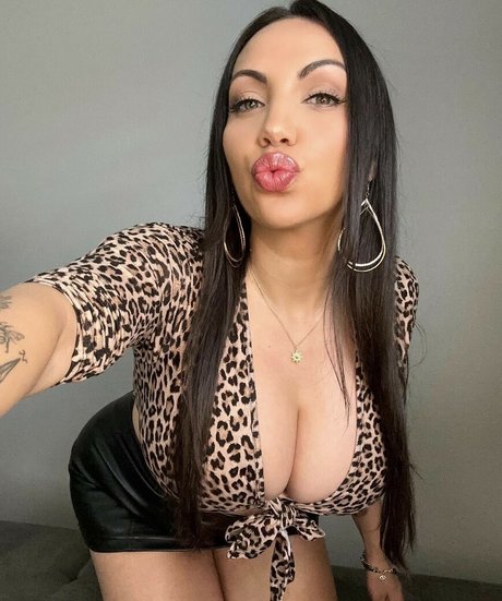 Crueltyfreecurves pretty actress image