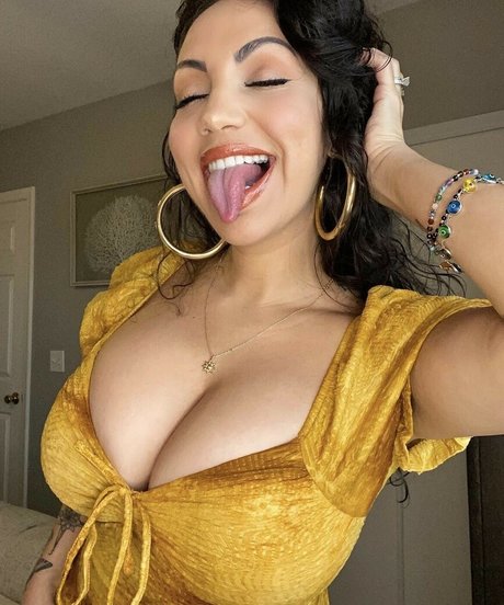 Crueltyfreecurves pretty star photo