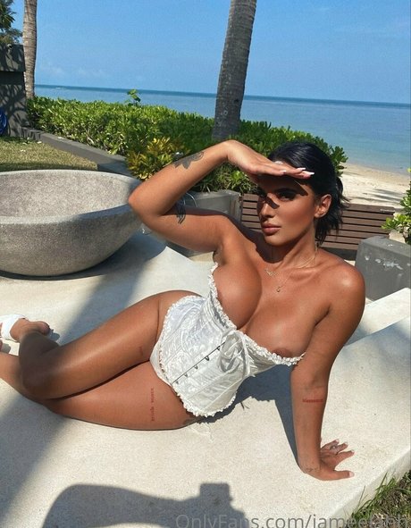 jameelahh model top photo