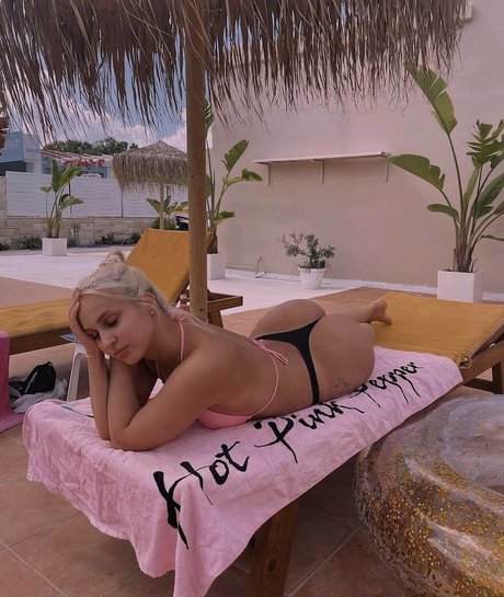 Emmi Lampinen model art pictures