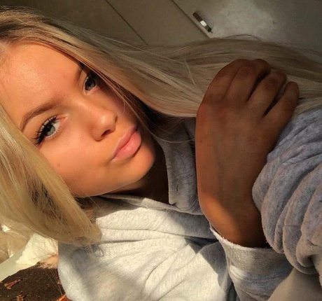 Lucy M sex model image